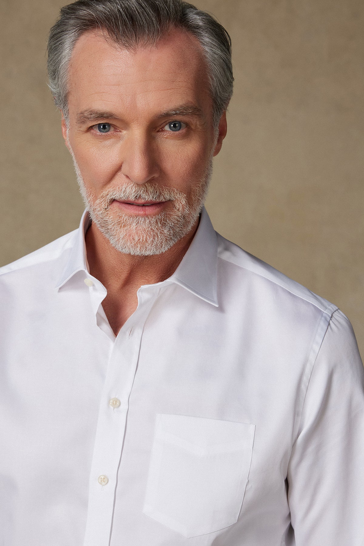 Abbate Leonardo Saten Pamuklu Comfort Fit Beyaz Klasik Yaka Erkek Düz Gömlek