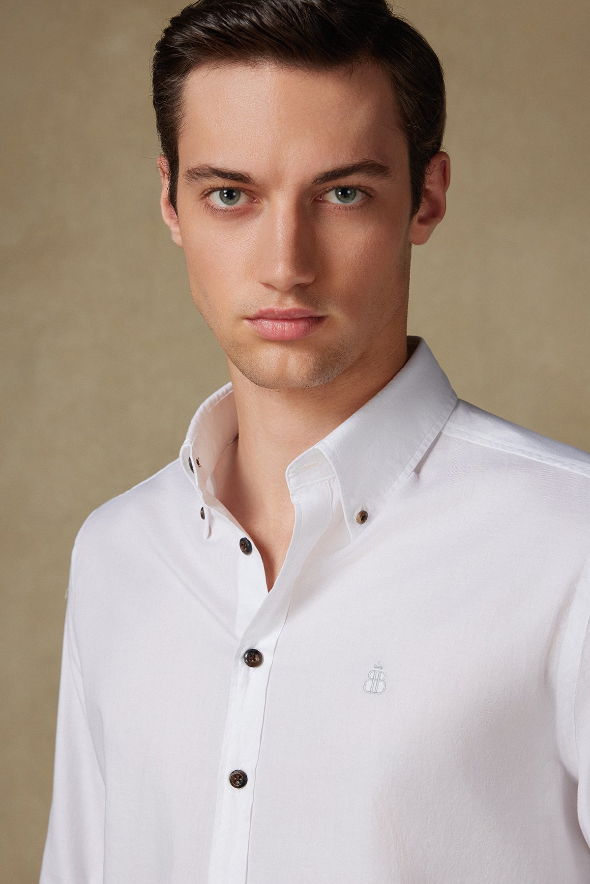 Abbate Mario Poplin Pamuklu Comfort Fit Beyaz Düğmeli Yaka Erkek Düz Gömlek