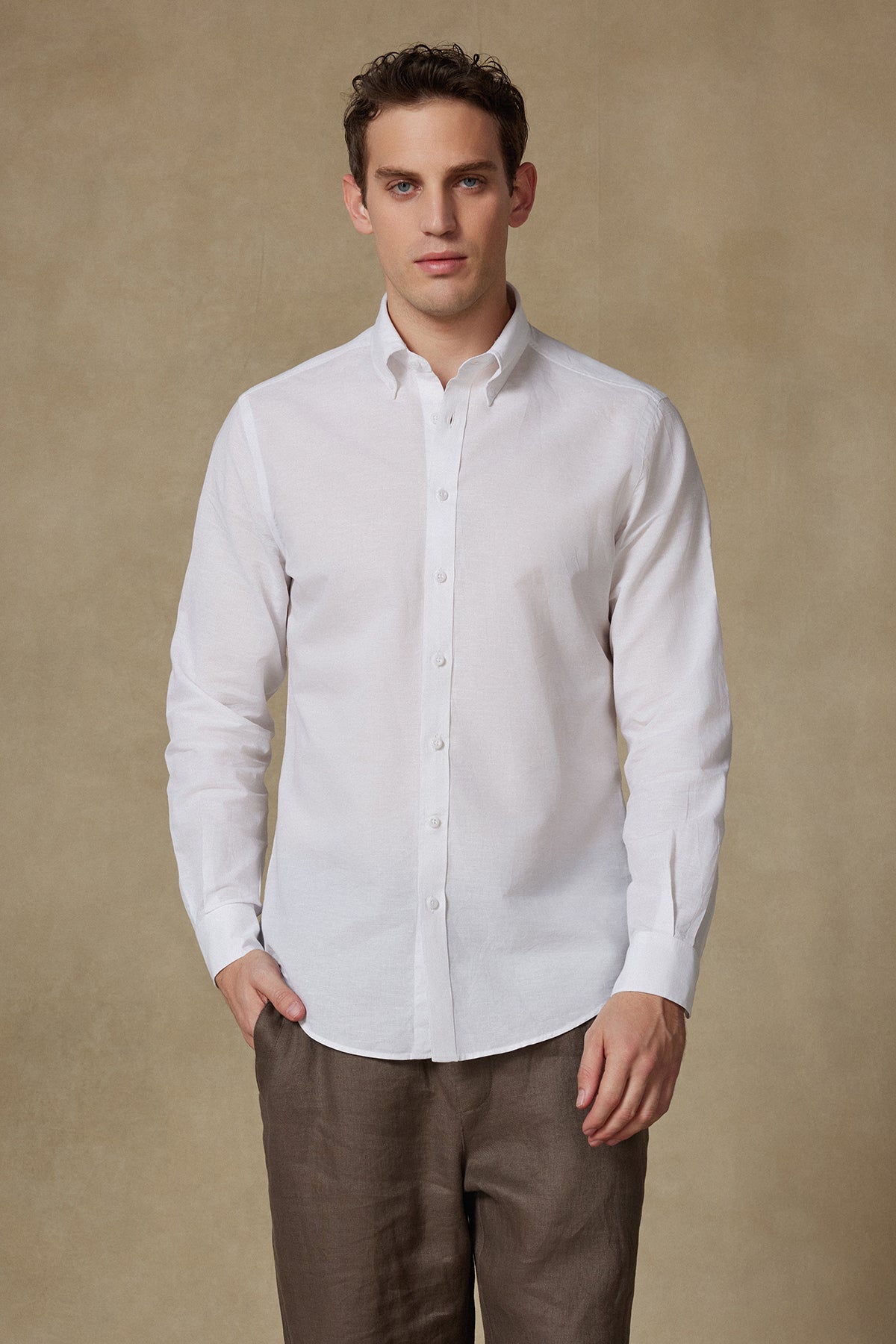 Abbate Mario Keten Pamuk Keten Karışımlı Comfort Fit Beyaz Düğmeli Yaka Erkek Düz Gömlek