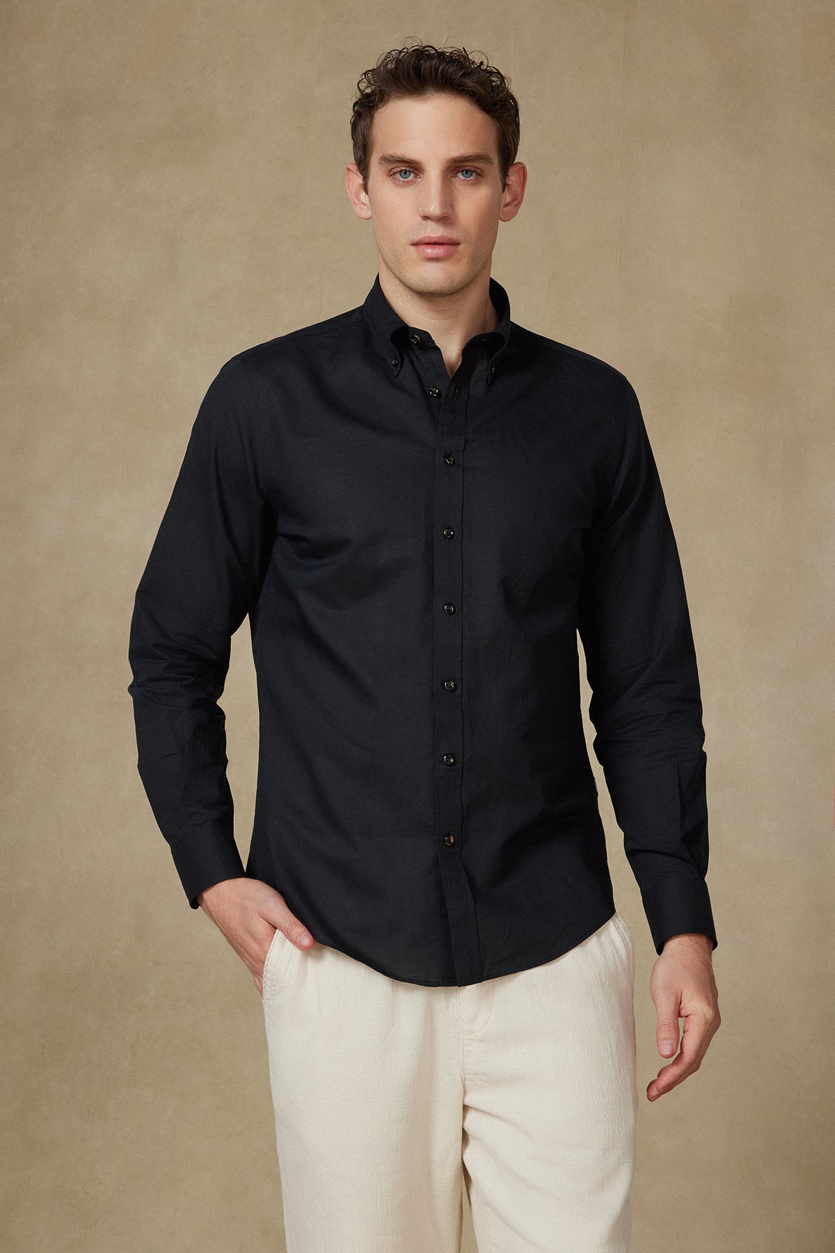 Abbate Mario Keten Pamuk Keten Karışımlı Comfort Fit Siyah Düğmeli Yaka Erkek Düz Gömlek