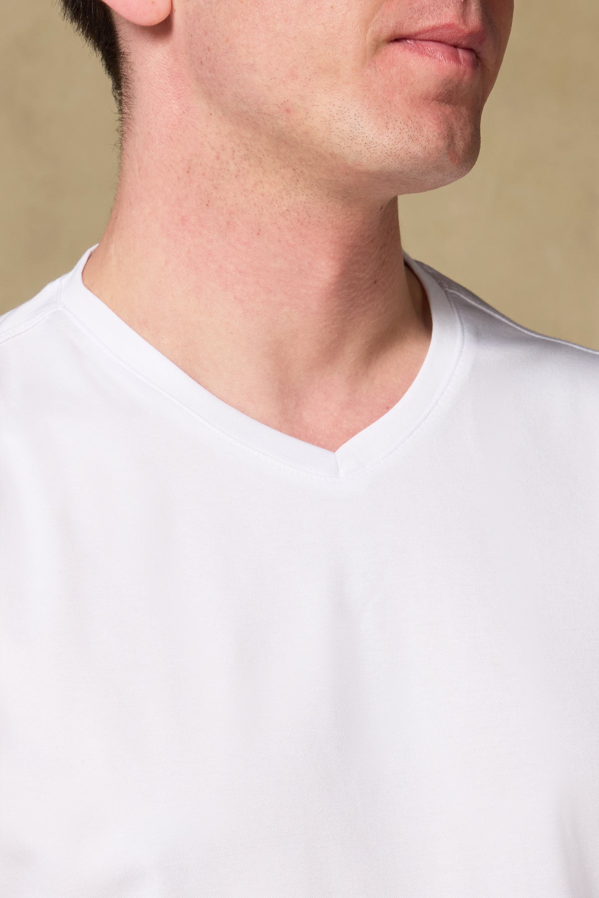 Abbate Vita Merserize %100 Pamuk Modern Fit Beyaz V Yaka Erkek Düz T-Shirt