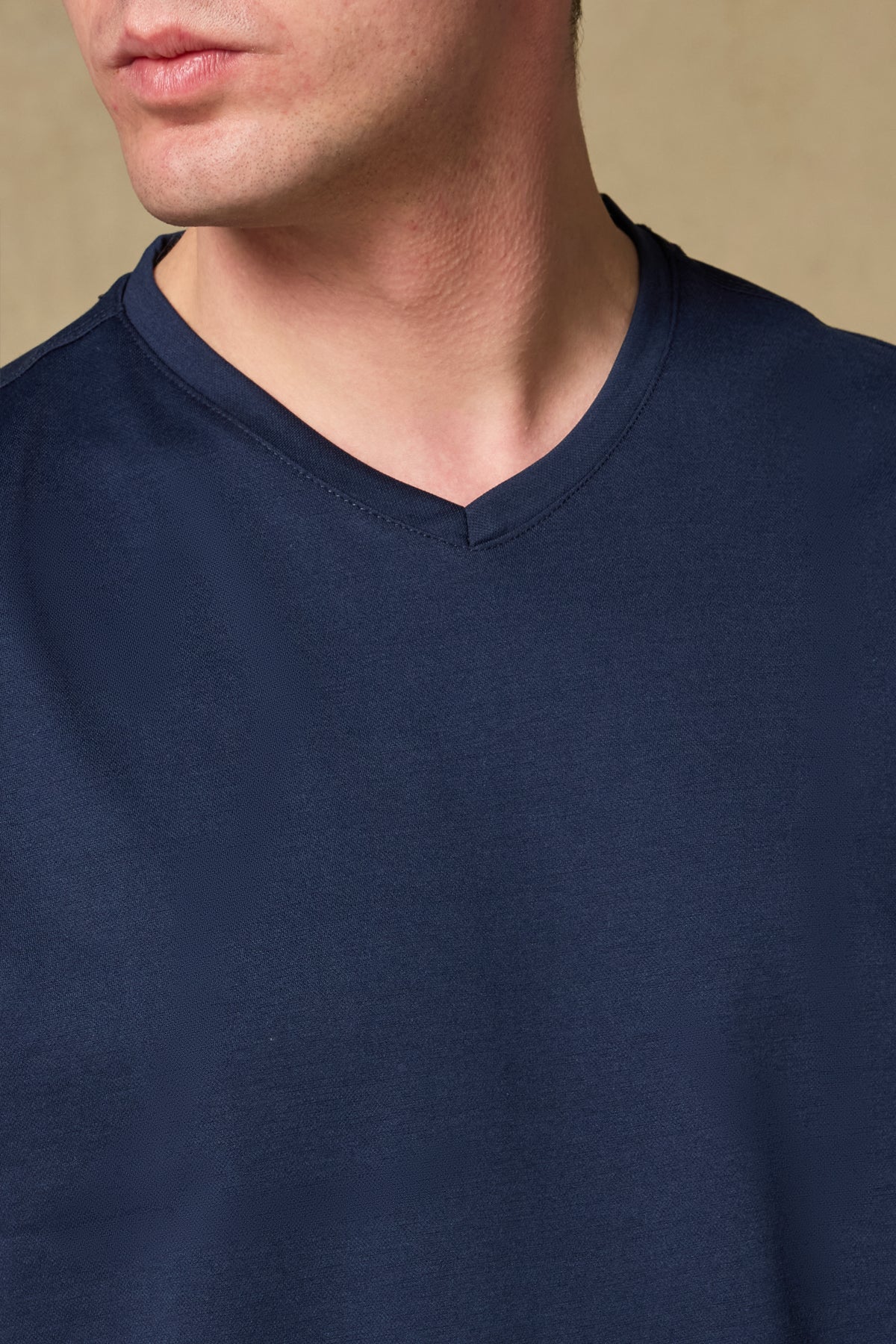 Abbate Vita Merserize Pamuklu Modern Fit Lacivert V Yaka Erkek Düz T-Shirt