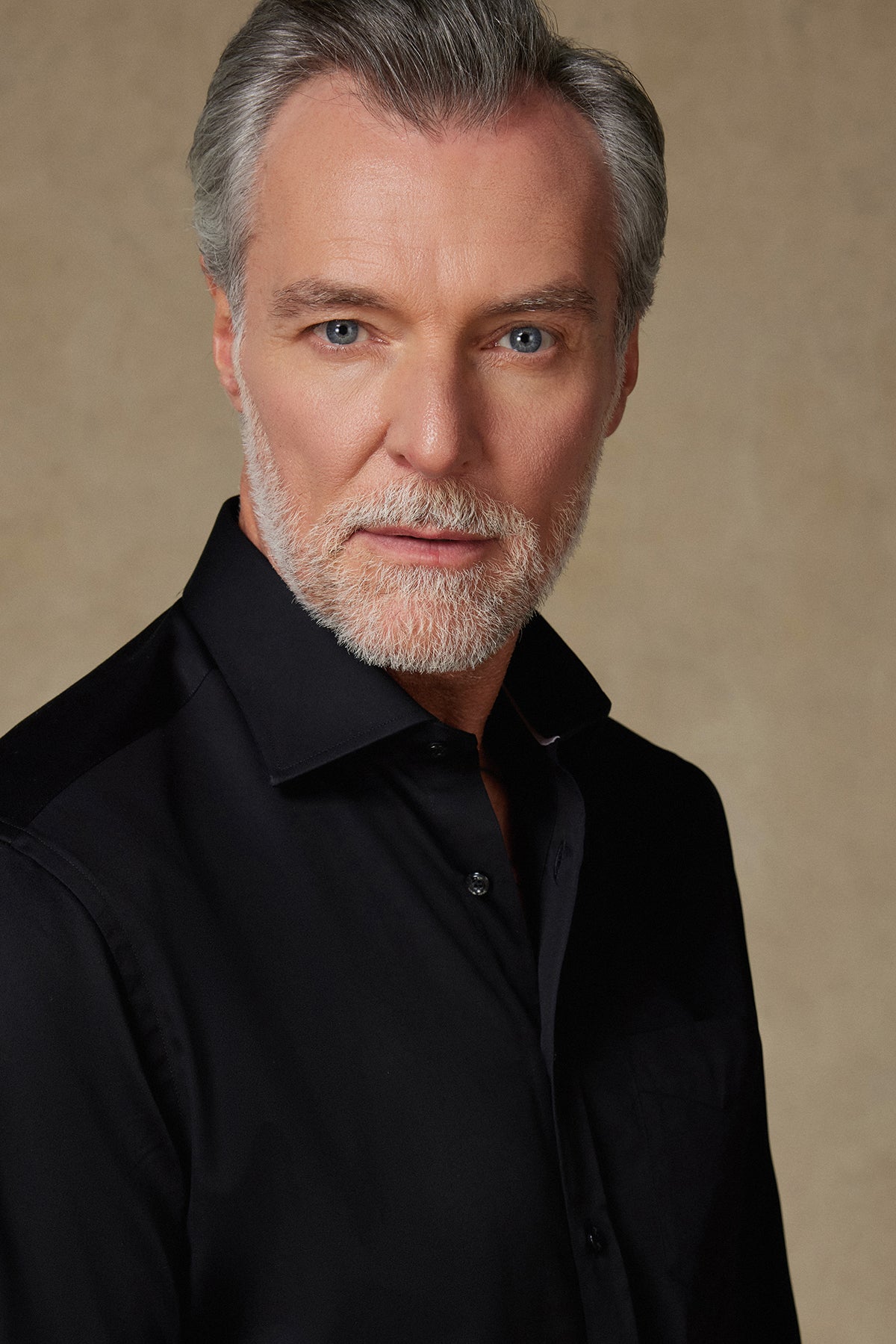 Abbate Leonardo Saten Pamuklu Comfort Fit Siyah Klasik Yaka Erkek Düz Gömlek