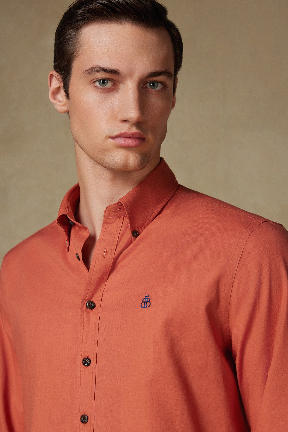 Abbate Mario Poplin Pamuklu Comfort Fit Kiremit Düğmeli Yaka Erkek Düz Gömlek