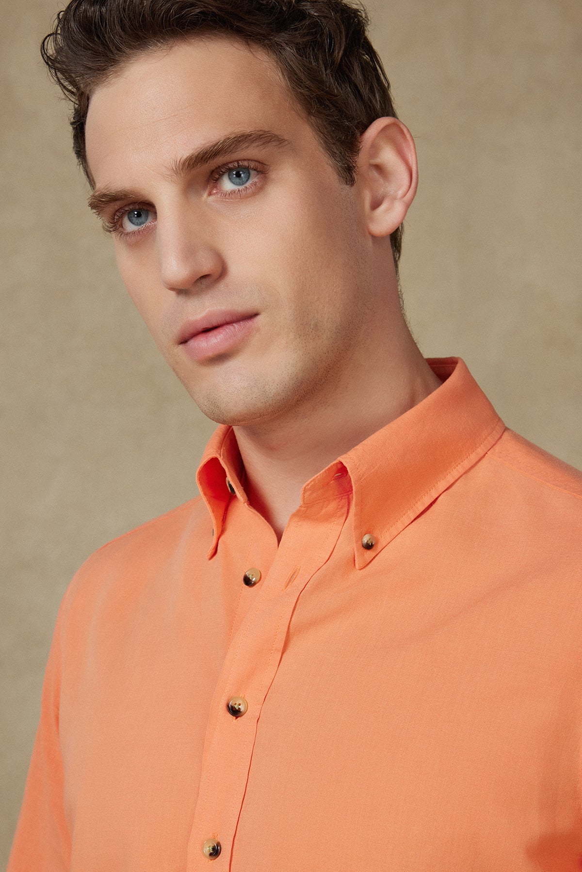 Abbate Mario Keten Pamuk Keten Karışımlı Comfort Fit Turuncu Düğmeli Yaka Erkek Düz Gömlek