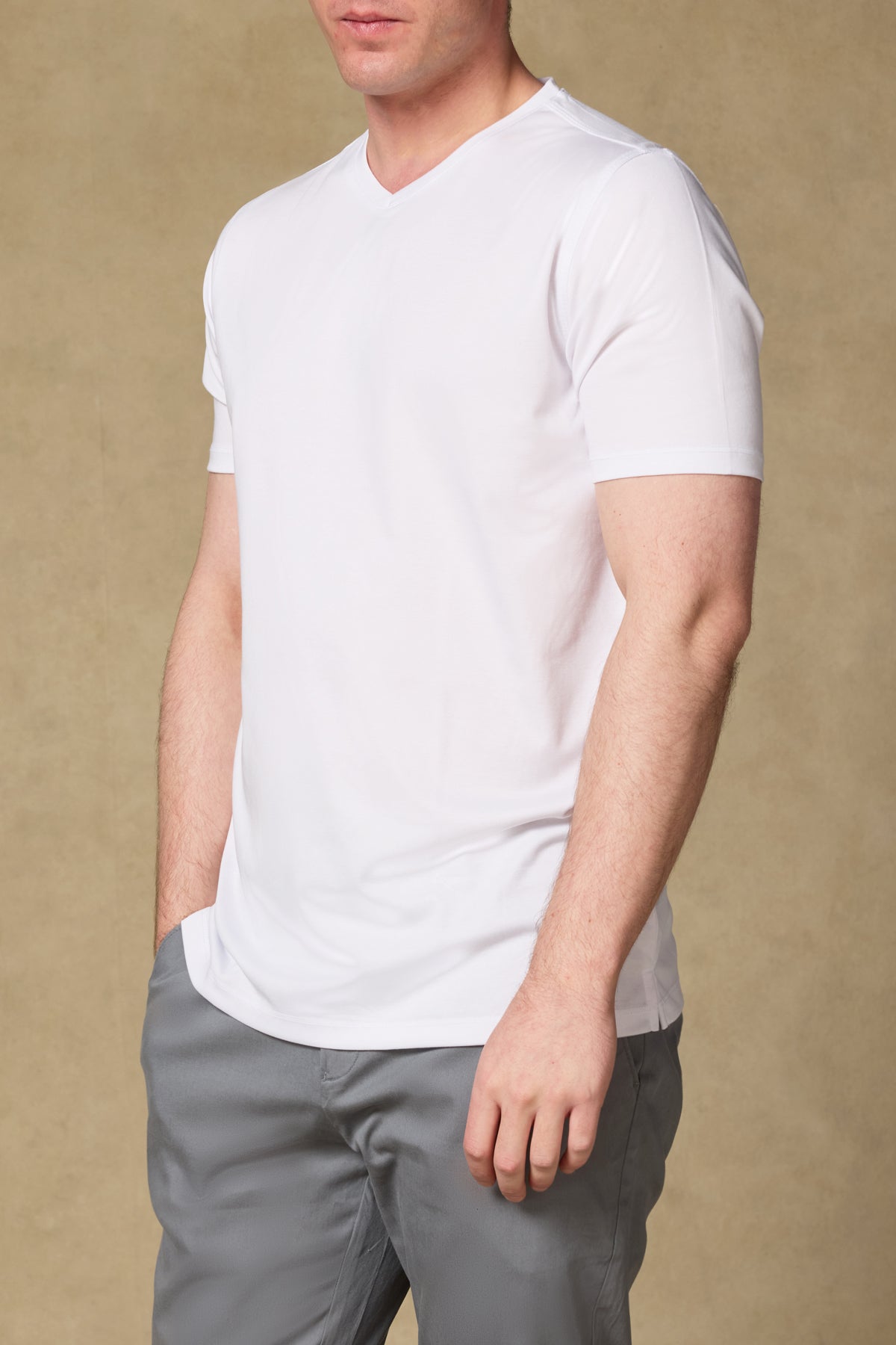 Abbate Vita Merserize Pamuklu Modern Fit Beyaz V Yaka Erkek Düz T-Shirt